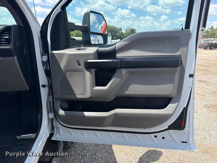 image for item NU9562 2019 Ford F550 Super Duty utility / service truck