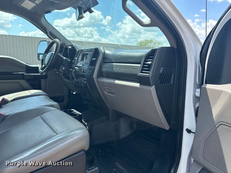 image for item NU9562 2019 Ford F550 Super Duty utility / service truck