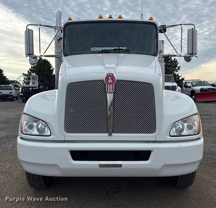 image for item NU9573 2012 Kenworth T370 utility / service truck