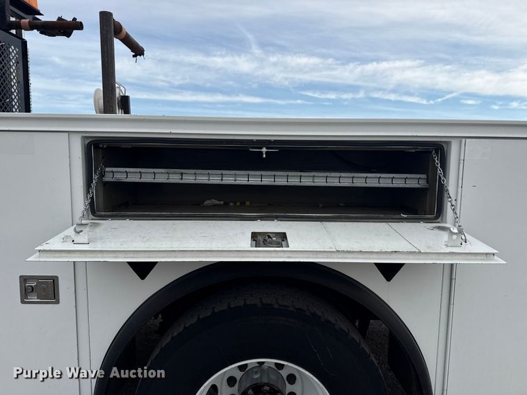 image for item NU9573 2012 Kenworth T370 utility / service truck