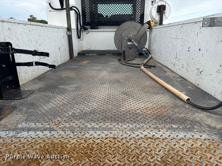 image for item NU9573 2012 Kenworth T370 utility / service truck