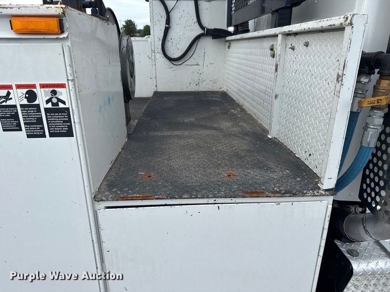 image for item NU9573 2012 Kenworth T370 utility / service truck