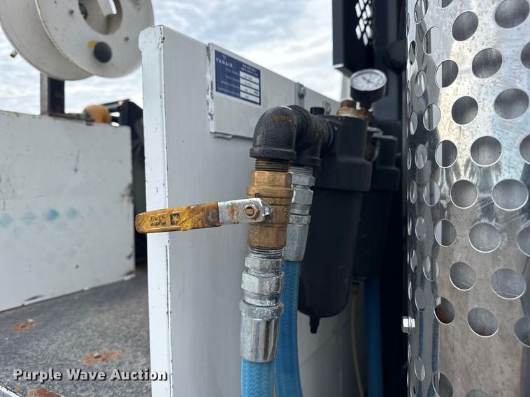 image for item NU9573 2012 Kenworth T370 utility / service truck