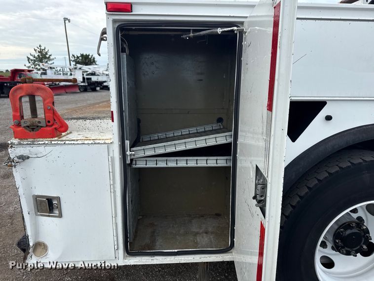 image for item NU9573 2012 Kenworth T370 utility / service truck