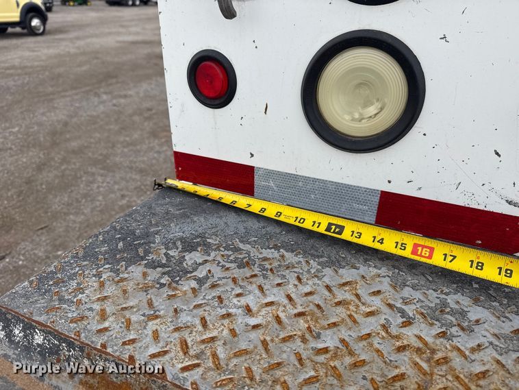 image for item NU9573 2012 Kenworth T370 utility / service truck