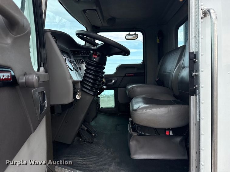 image for item NU9573 2012 Kenworth T370 utility / service truck