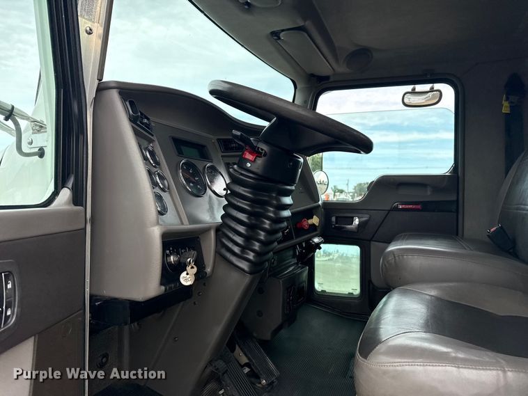 image for item NU9573 2012 Kenworth T370 utility / service truck