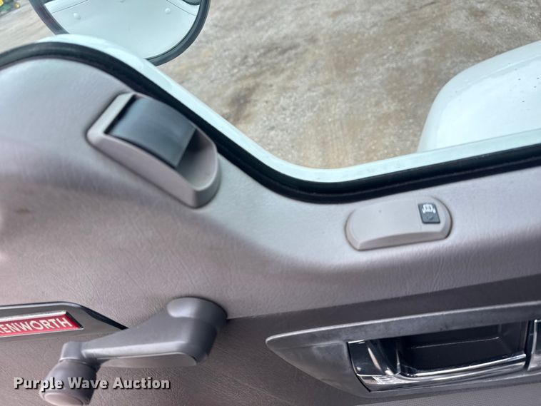 image for item NU9573 2012 Kenworth T370 utility / service truck