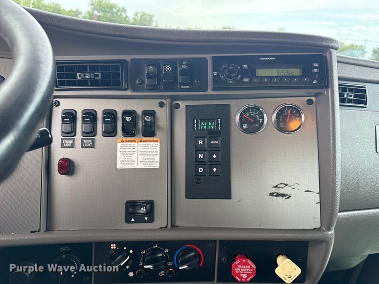 image for item NU9573 2012 Kenworth T370 utility / service truck