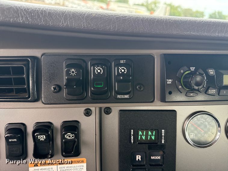 image for item NU9573 2012 Kenworth T370 utility / service truck