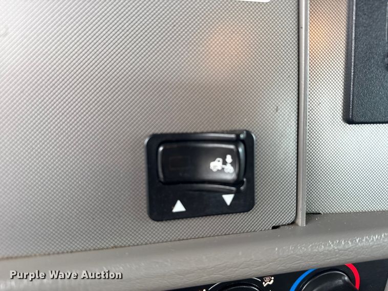 image for item NU9573 2012 Kenworth T370 utility / service truck