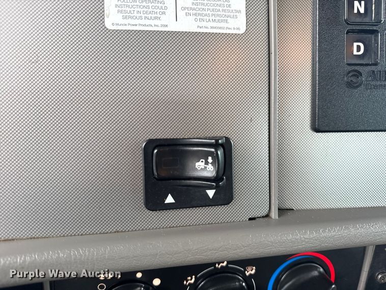 image for item NU9573 2012 Kenworth T370 utility / service truck