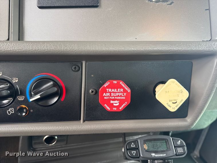 image for item NU9573 2012 Kenworth T370 utility / service truck