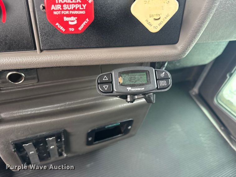 image for item NU9573 2012 Kenworth T370 utility / service truck