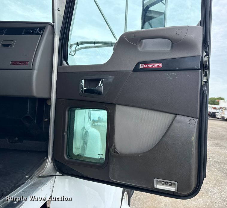 image for item NU9573 2012 Kenworth T370 utility / service truck