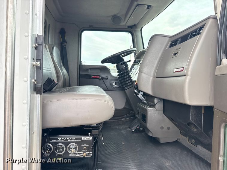 image for item NU9573 2012 Kenworth T370 utility / service truck