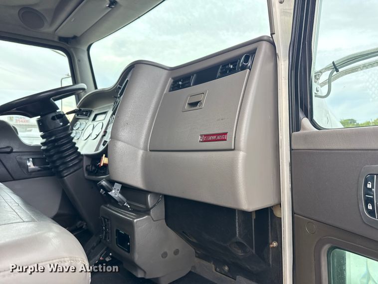 image for item NU9573 2012 Kenworth T370 utility / service truck