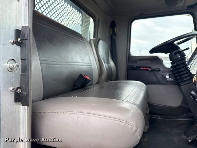 image for item NU9573 2012 Kenworth T370 utility / service truck