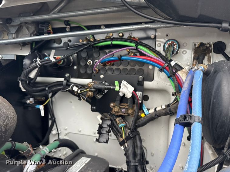 image for item NU9573 2012 Kenworth T370 utility / service truck