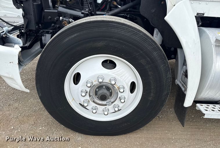 image for item NU9573 2012 Kenworth T370 utility / service truck