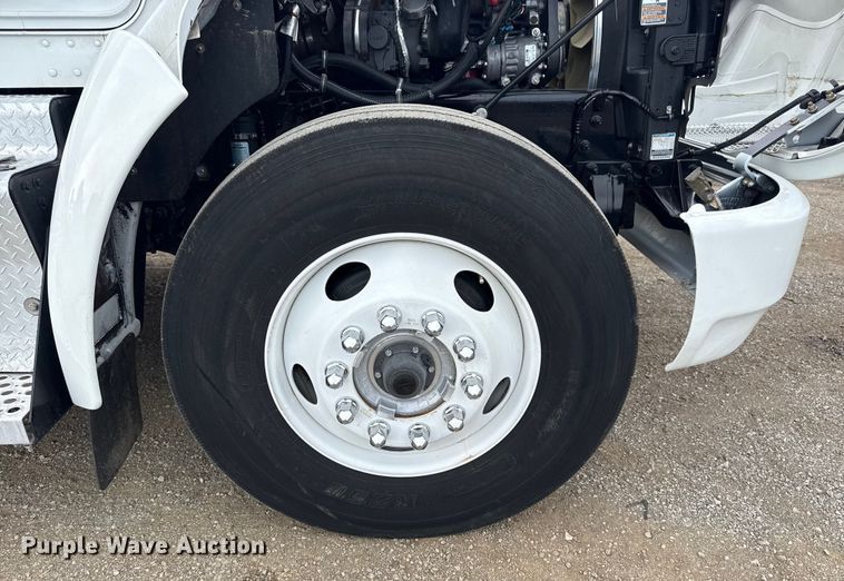 image for item NU9573 2012 Kenworth T370 utility / service truck