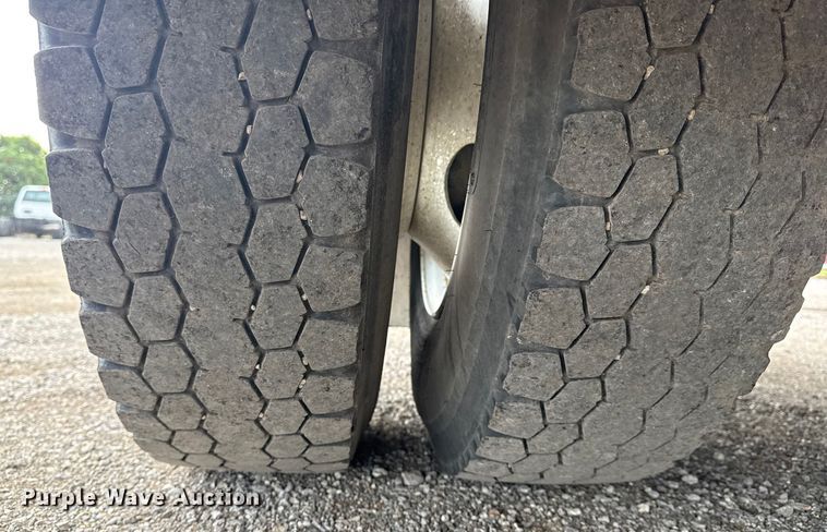 image for item NU9573 2012 Kenworth T370 utility / service truck