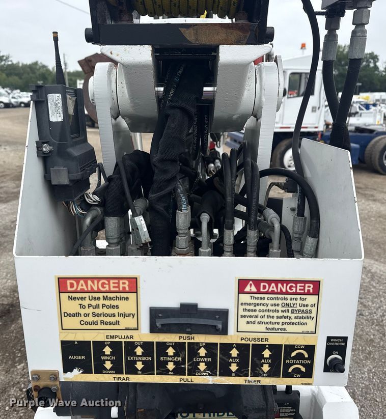 image for item NU9583 2014 SDP EZ Hauler 55M mini digger derrick