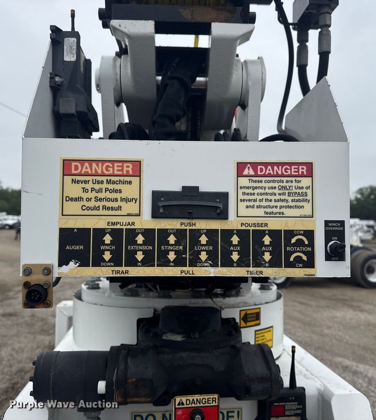 image for item NU9583 2014 SDP EZ Hauler 55M mini digger derrick