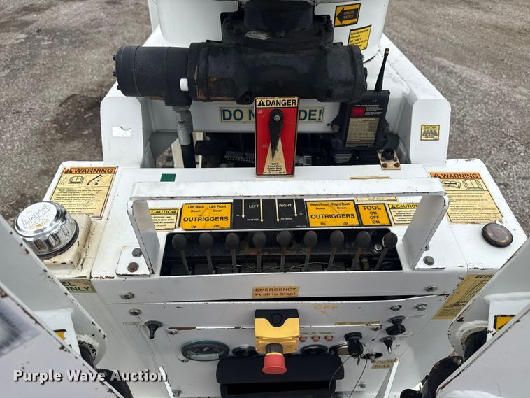 image for item NU9583 2014 SDP EZ Hauler 55M mini digger derrick