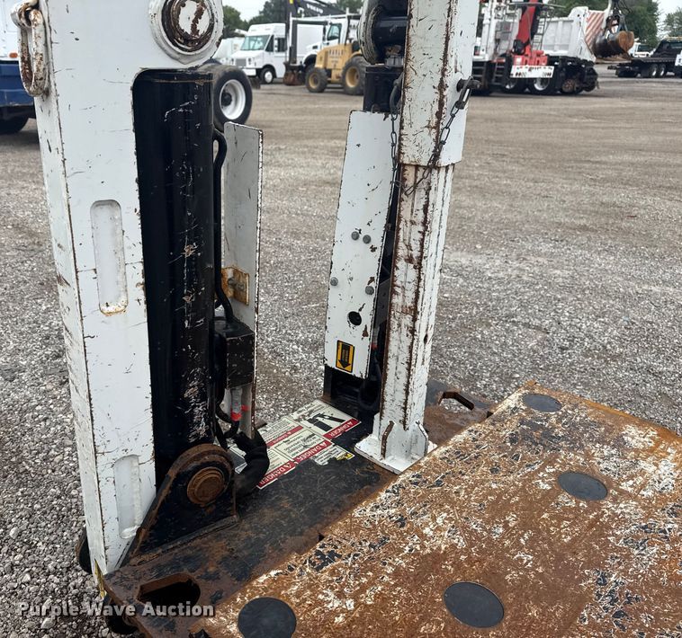 image for item NU9583 2014 SDP EZ Hauler 55M mini digger derrick