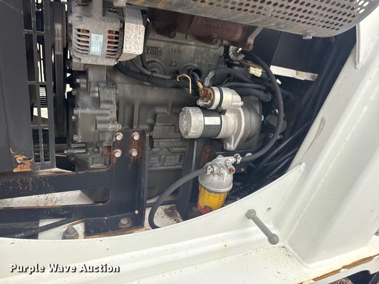 image for item NU9583 2014 SDP EZ Hauler 55M mini digger derrick