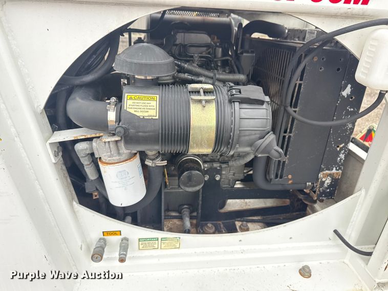 image for item NU9583 2014 SDP EZ Hauler 55M mini digger derrick