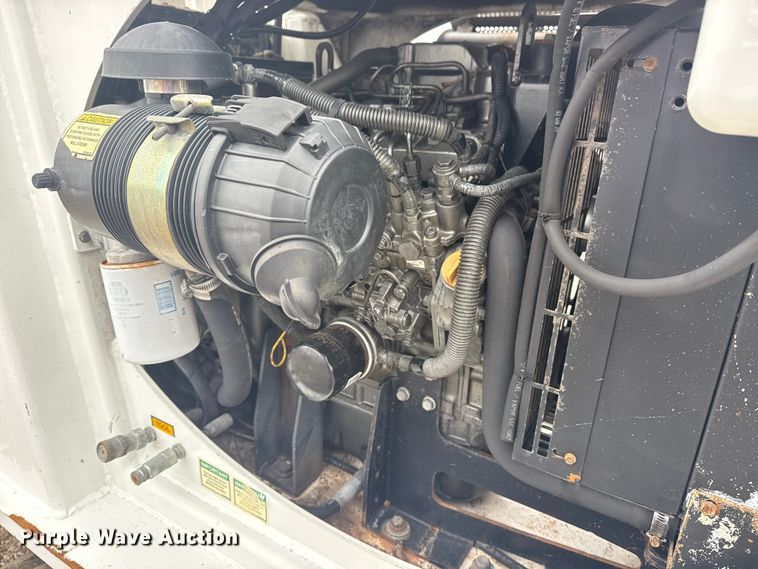 image for item NU9583 2014 SDP EZ Hauler 55M mini digger derrick