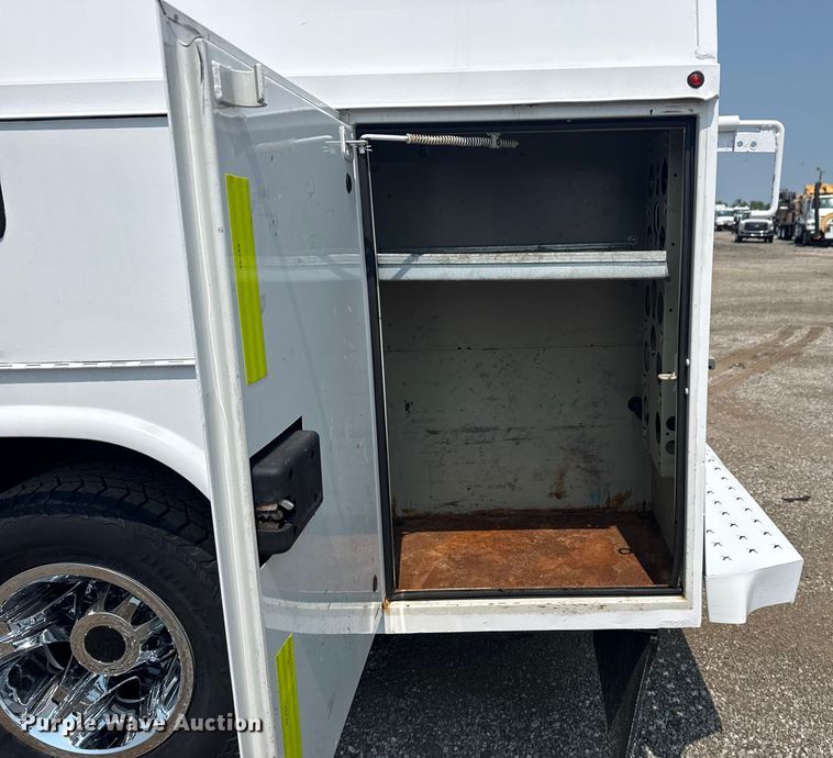 image for item NU9591 2016 Chevrolet Silverado 3500HD Crew Cab utility bed pickup truck