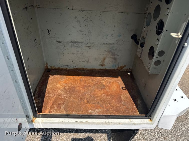 image for item NU9591 2016 Chevrolet Silverado 3500HD Crew Cab utility bed pickup truck