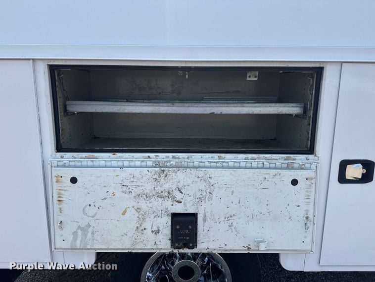 image for item NU9591 2016 Chevrolet Silverado 3500HD Crew Cab utility bed pickup truck