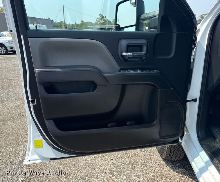 image for item NU9591 2016 Chevrolet Silverado 3500HD Crew Cab utility bed pickup truck