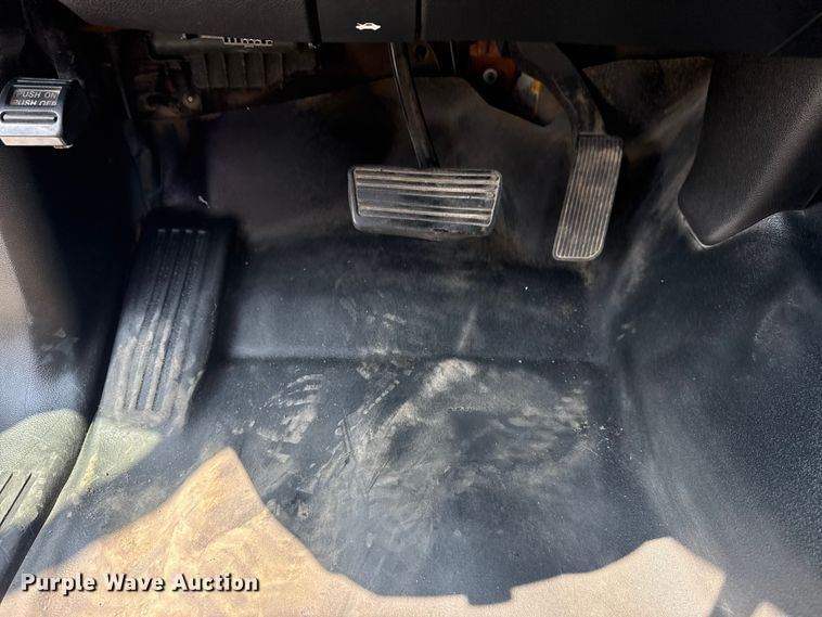 image for item NU9591 2016 Chevrolet Silverado 3500HD Crew Cab utility bed pickup truck