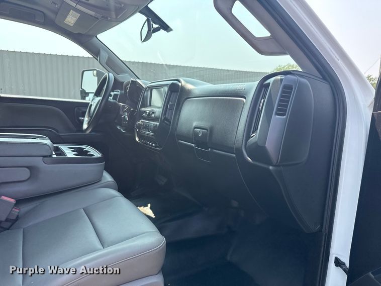 image for item NU9591 2016 Chevrolet Silverado 3500HD Crew Cab utility bed pickup truck