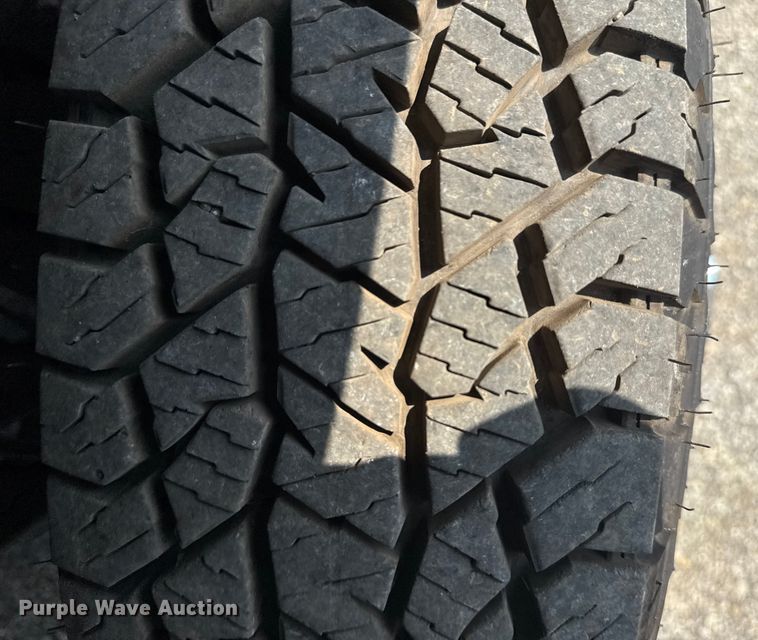 image for item NU9591 2016 Chevrolet Silverado 3500HD Crew Cab utility bed pickup truck