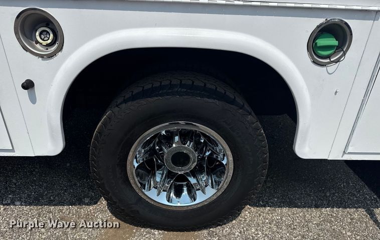 image for item NU9591 2016 Chevrolet Silverado 3500HD Crew Cab utility bed pickup truck