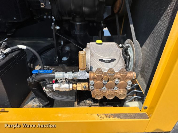 image for item NU9593 2023 Vermeer LP573XDT vacuum excavator