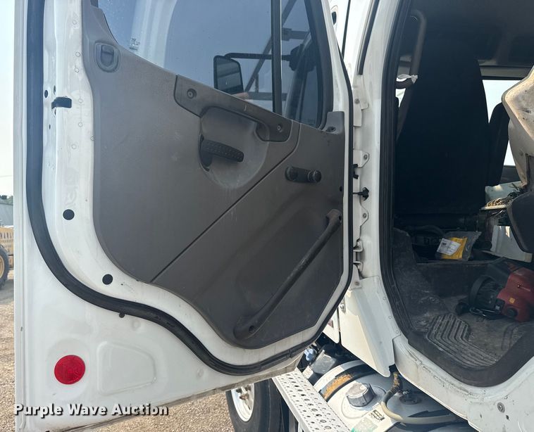 image for item NU9596 2012 Freightliner Business Class M2 crane truck