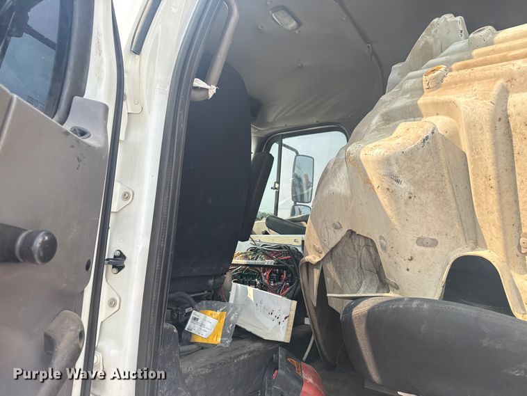 image for item NU9596 2012 Freightliner Business Class M2 crane truck