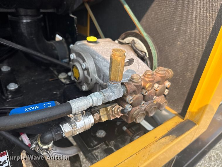 image for item NU9597 2023 Vermeer LP873SDT vacuum excavator