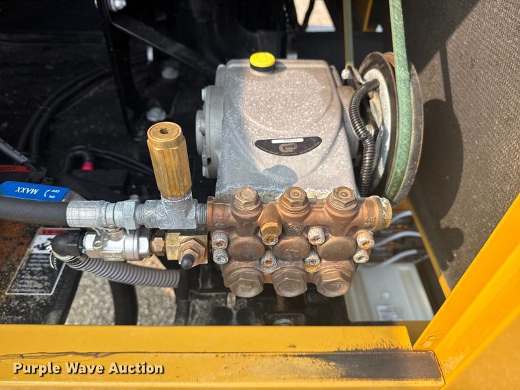 image for item NU9597 2023 Vermeer LP873SDT vacuum excavator