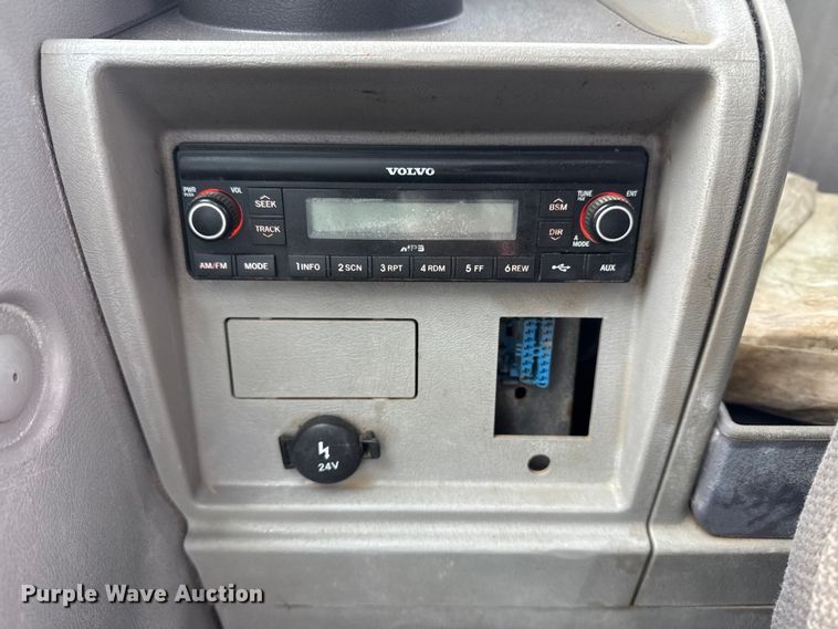 image for item NU9599 2017 Volvo EC140EL excavator