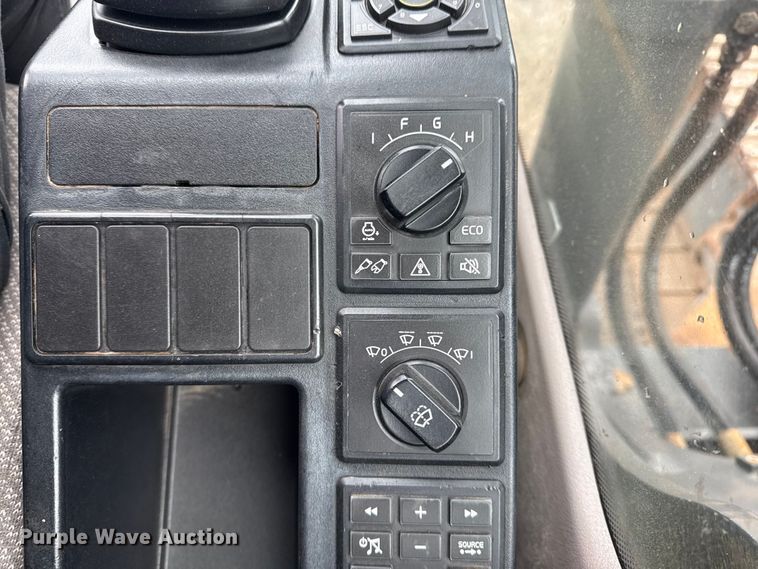 image for item NU9599 2017 Volvo EC140EL excavator