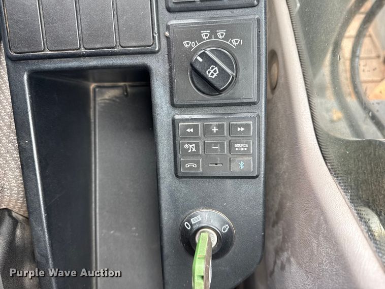 image for item NU9599 2017 Volvo EC140EL excavator