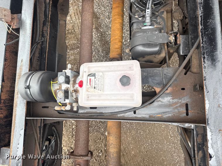 image for item NU9603 2016 Ford F550 Super Duty Crew Cab dump truck